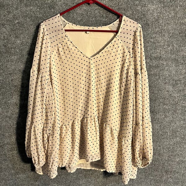 Maurices Polka Dot Blouse Size 0X Beige Black Long Sleeve 003-166