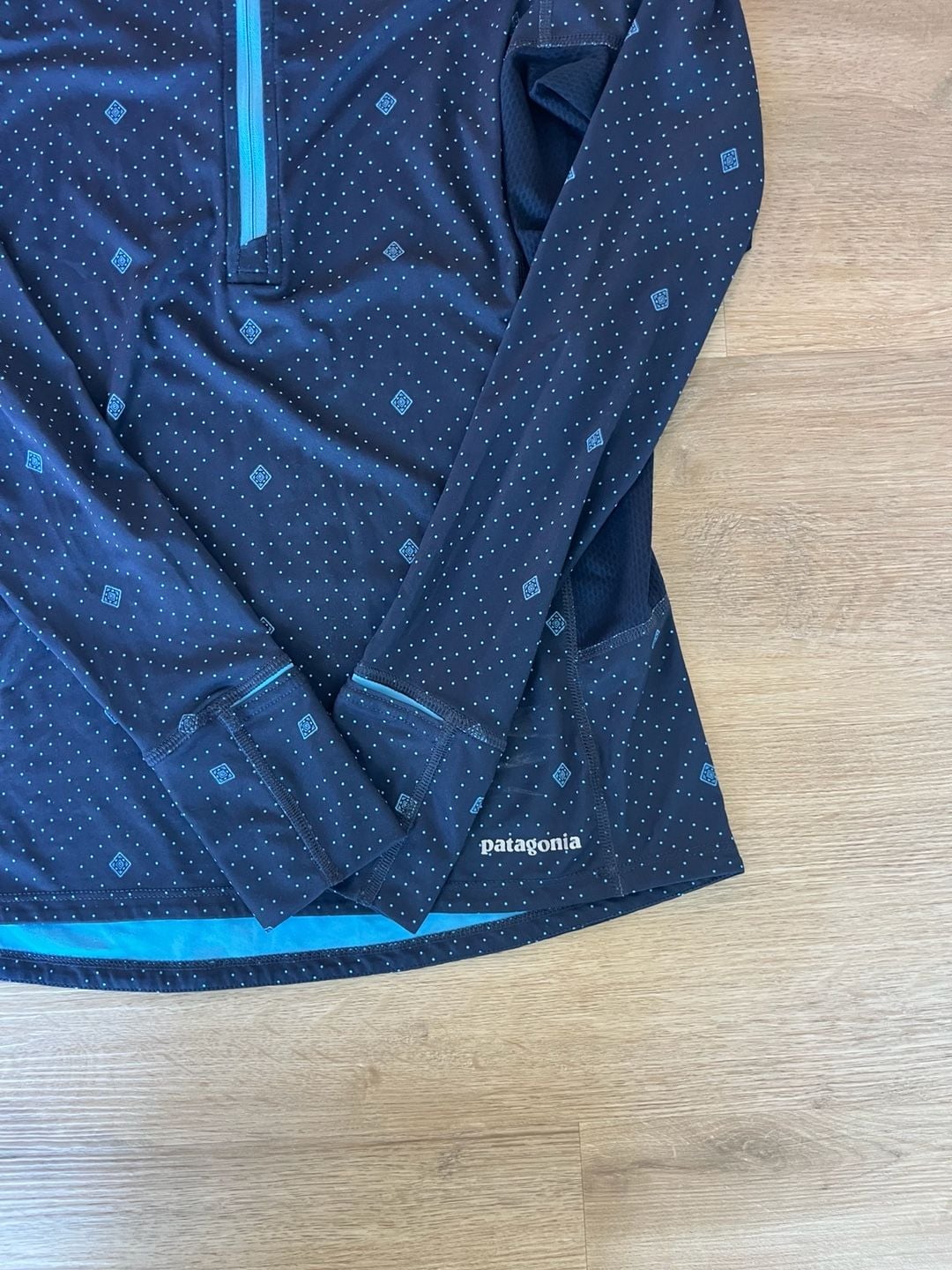 Patagonia,Capilene Thermal Weight Hoody, Blue, Geometric Print, Thumbholes, S 3