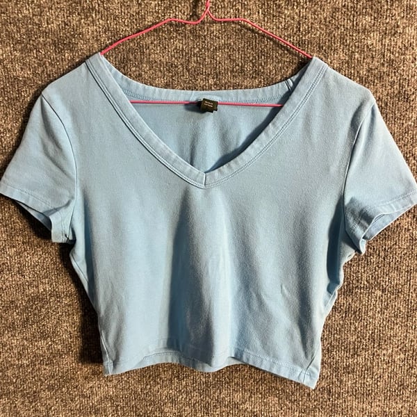 Wild Fable V-Neck Crop Top Size M Light Blue Short Sleeve 003-157