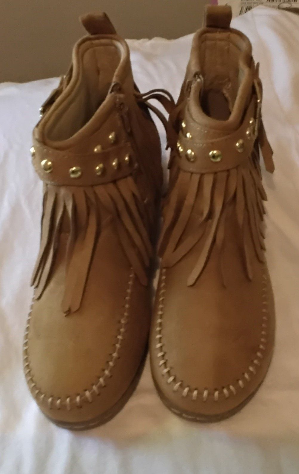 Soda Dahlia Fringe Wedge Ankle Booties Tan Faux Suede 4
