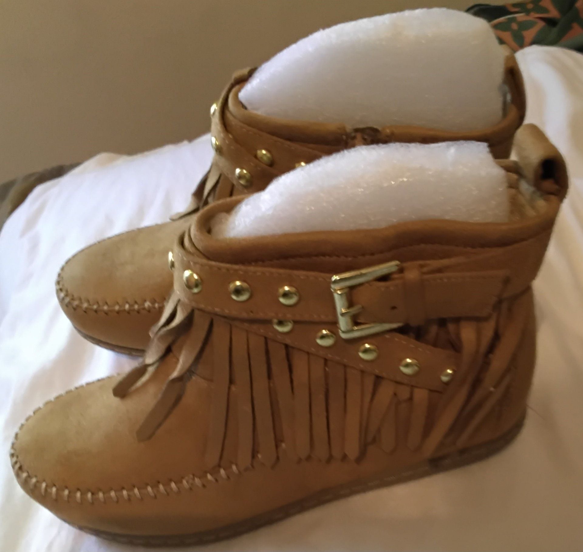 Soda Dahlia Fringe Wedge Ankle Booties Tan Faux Suede 7