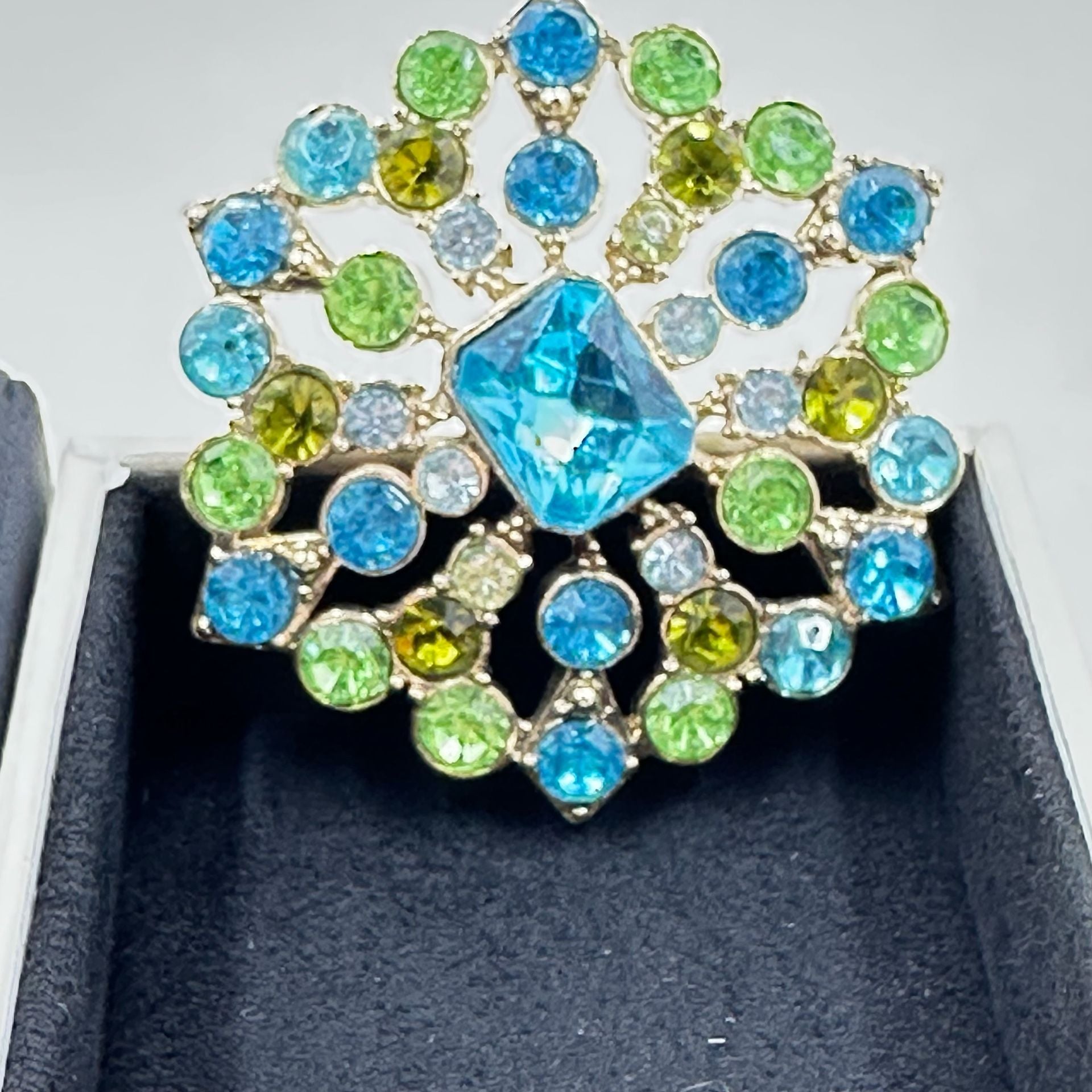 Liz Claiborne Gold Tone Blue Green Rhinestone Brooch 2