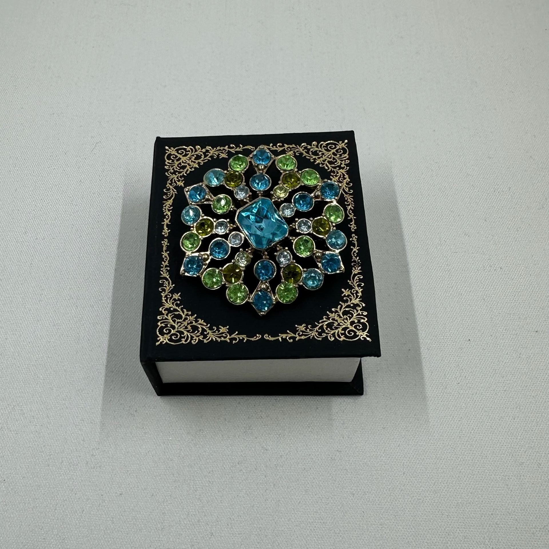Liz Claiborne Gold Tone Blue Green Rhinestone Brooch 4