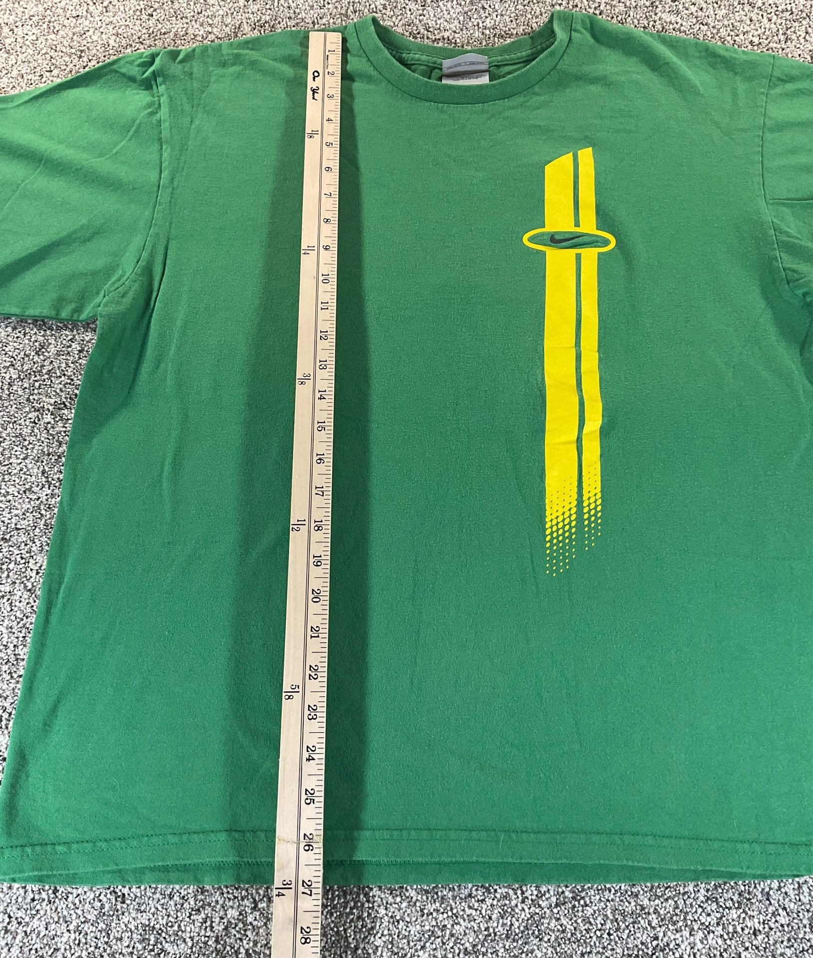 Vintage Nike Graphic T-Shirt Green Yellow Logo Oregon 7