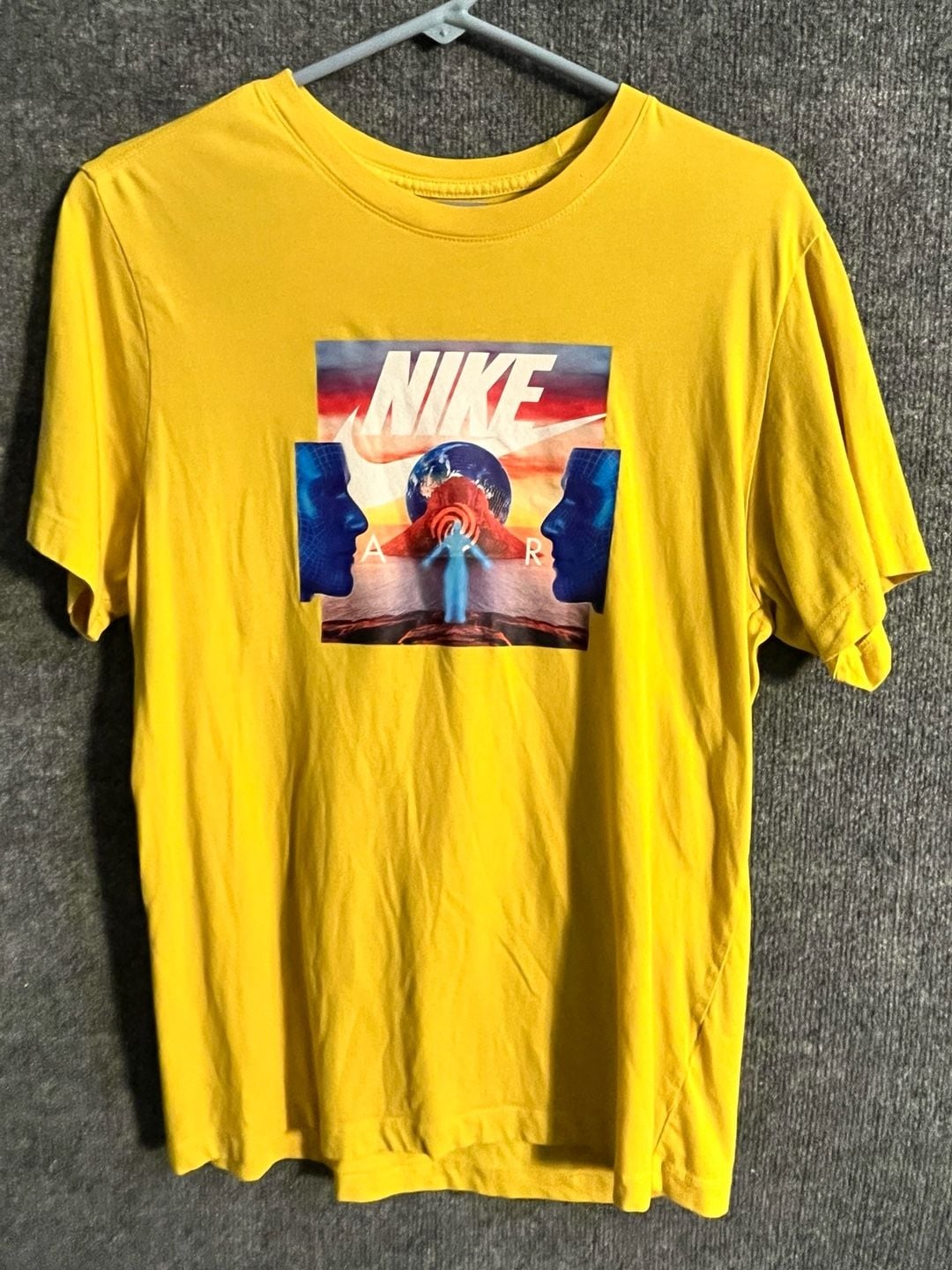 Nike Sportswear Graphic T-Shirt Size M Yellow Sci-Fi Art 003-160 2