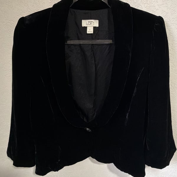 Ann Taylor LOFT Velvet Blazer Size 8 Black Shawl Collar Gem Button Silk