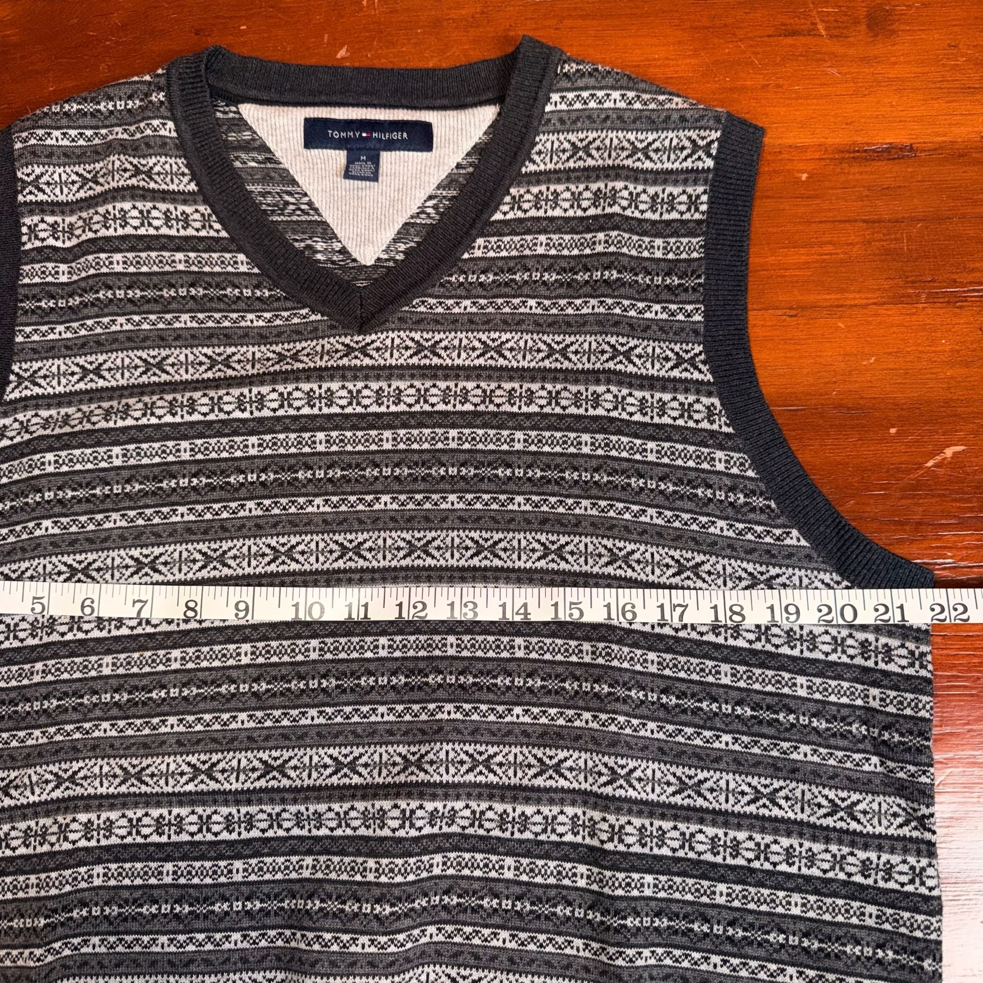 Tommy Hilfiger Fair Isle Sweater Vest Size M Gray Cotton V-Neck 5