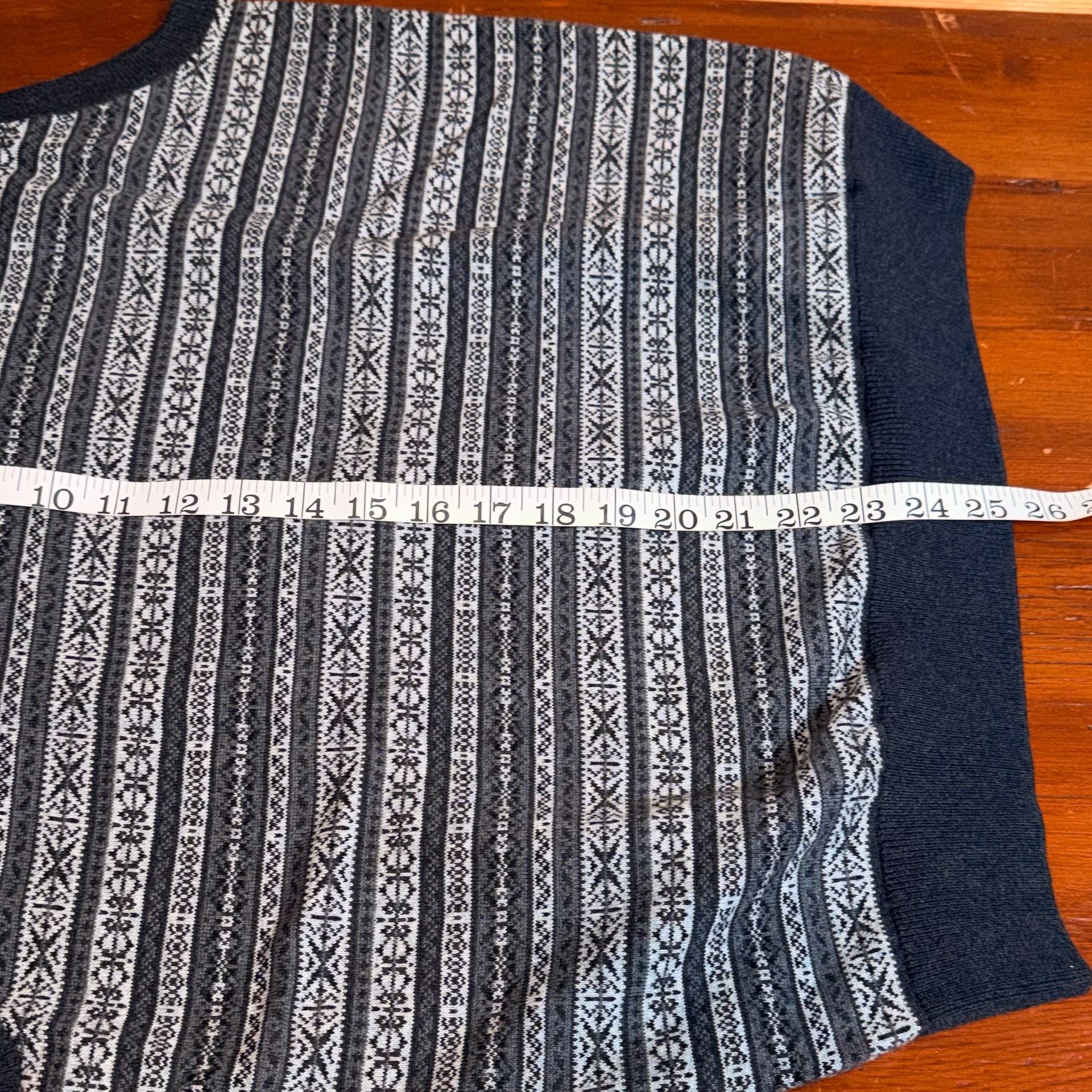 Tommy Hilfiger Fair Isle Sweater Vest Size M Gray Cotton V-Neck 6