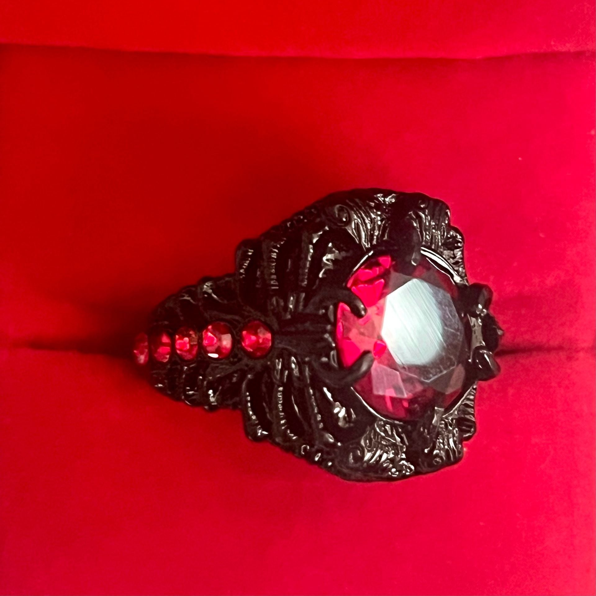 Gothic Black Metal Red Crystal Centipede Statement Ring Size 9-Unisex 4