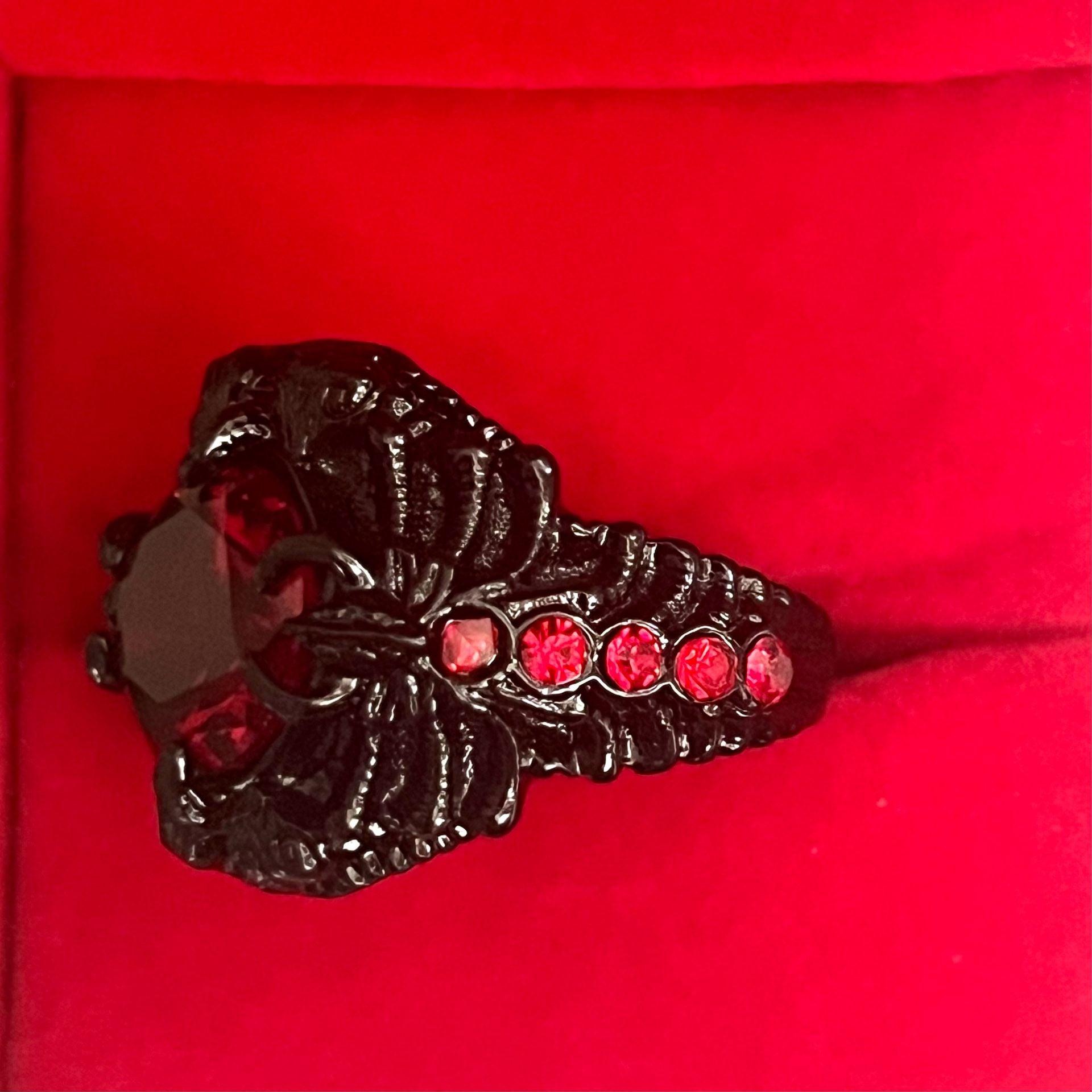 Gothic Black Metal Red Crystal Centipede Statement Ring Size 9-Unisex 5