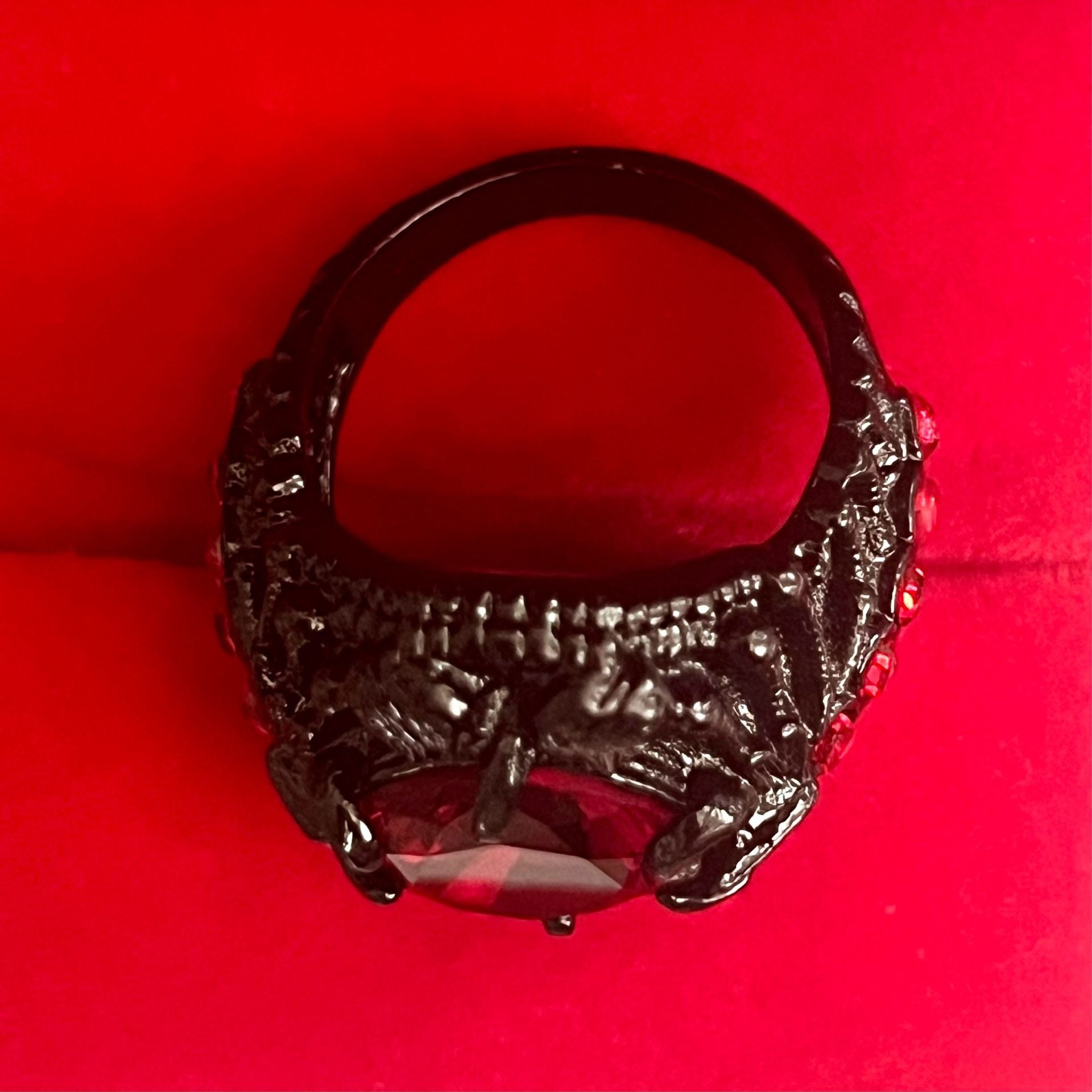 Gothic Black Metal Red Crystal Centipede Statement Ring Size 9-Unisex 6