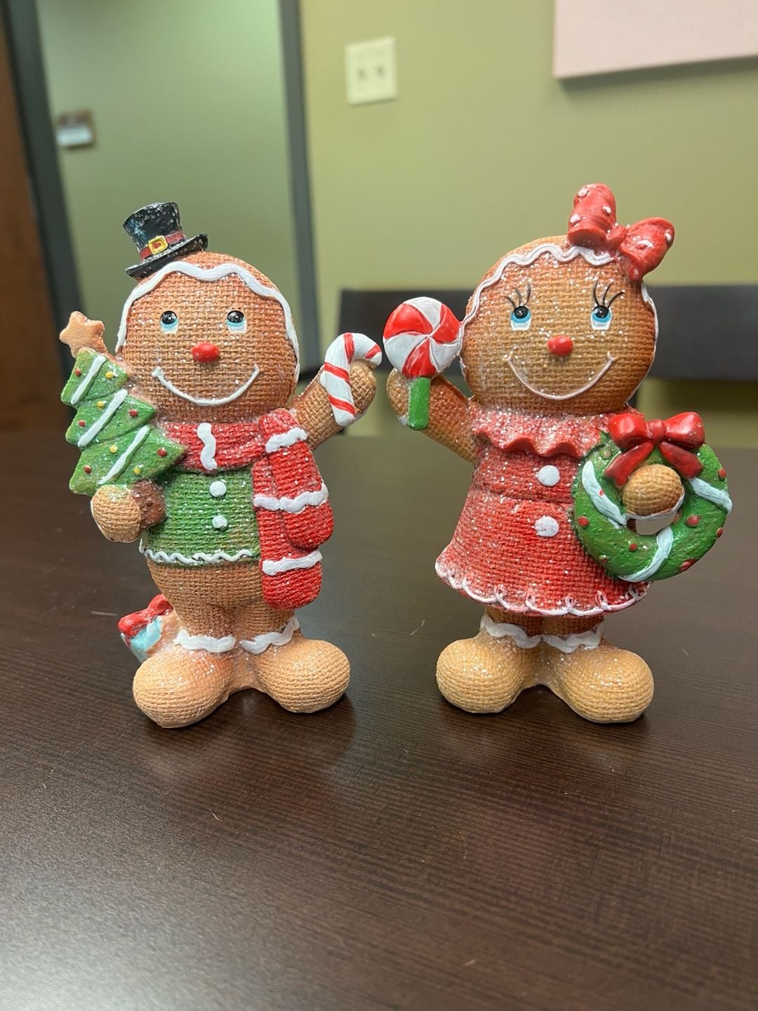 Christmas Gingerbread Couple Resin Figurines Set of 2 1