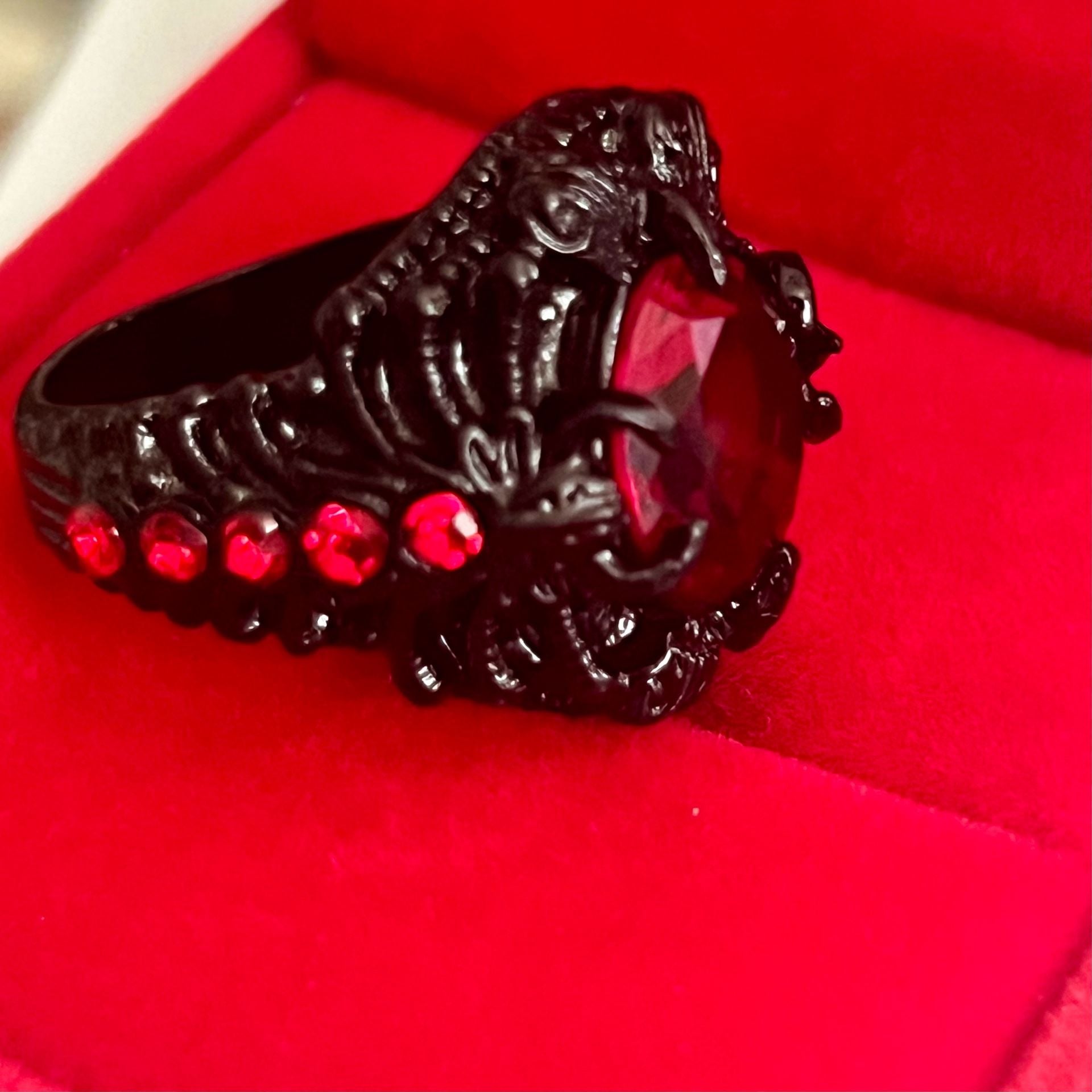 Gothic Black Metal Red Crystal Centipede Statement Ring Size 9-Unisex 7