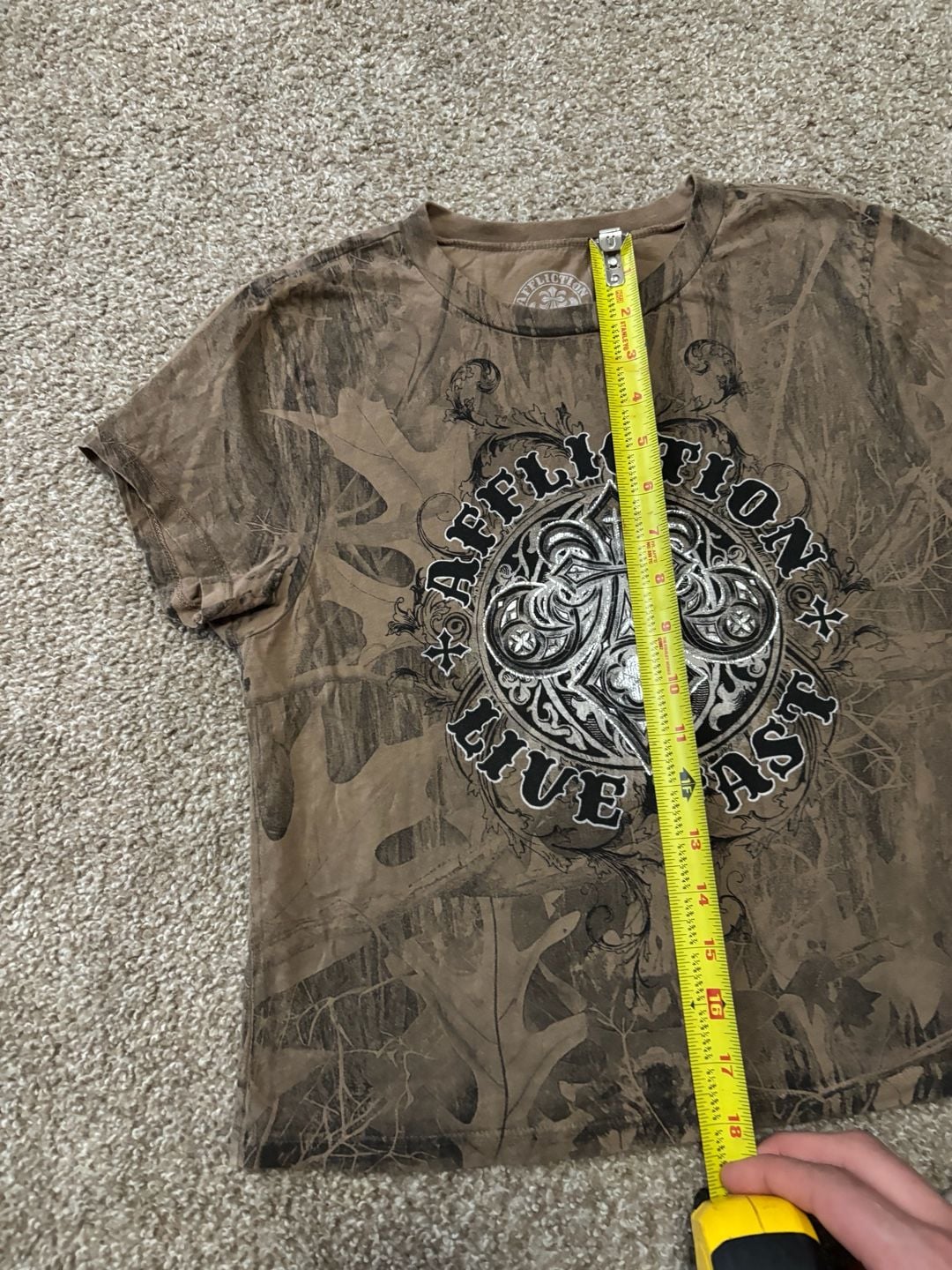 Early 2000s Womens Baby Tee Affliction Ayala Camo Crop T-Shirt X-Large Brown Live Fast Graphic Tee 5