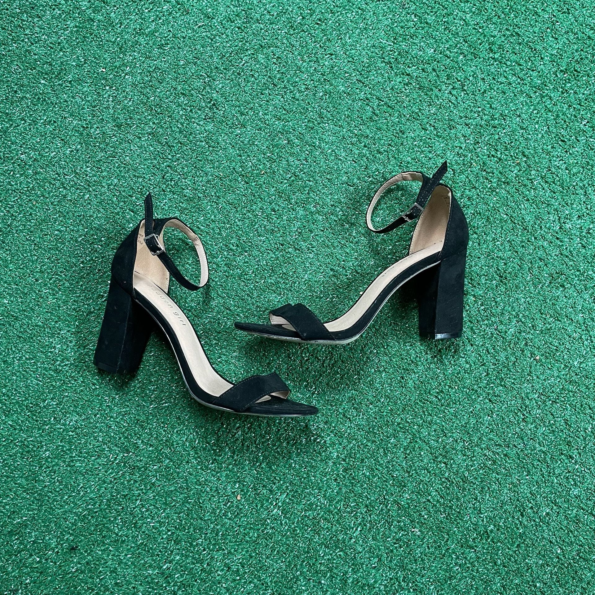 Madden Girl Beella Size 8 Black Suede Block Heel Sandals 2