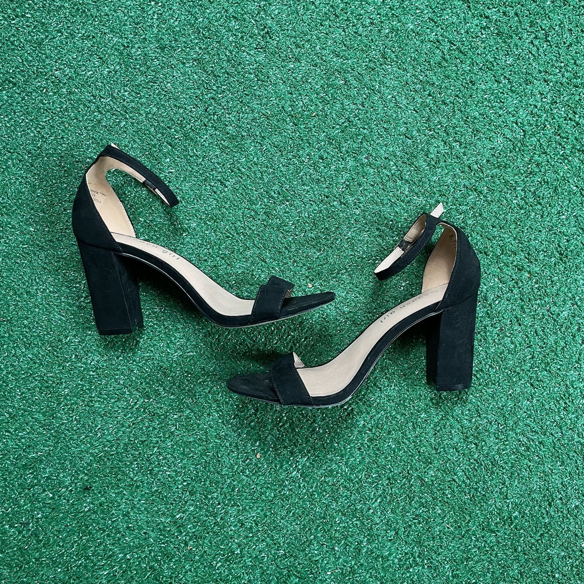 Madden Girl Beella Size 8 Black Suede Block Heel Sandals 3