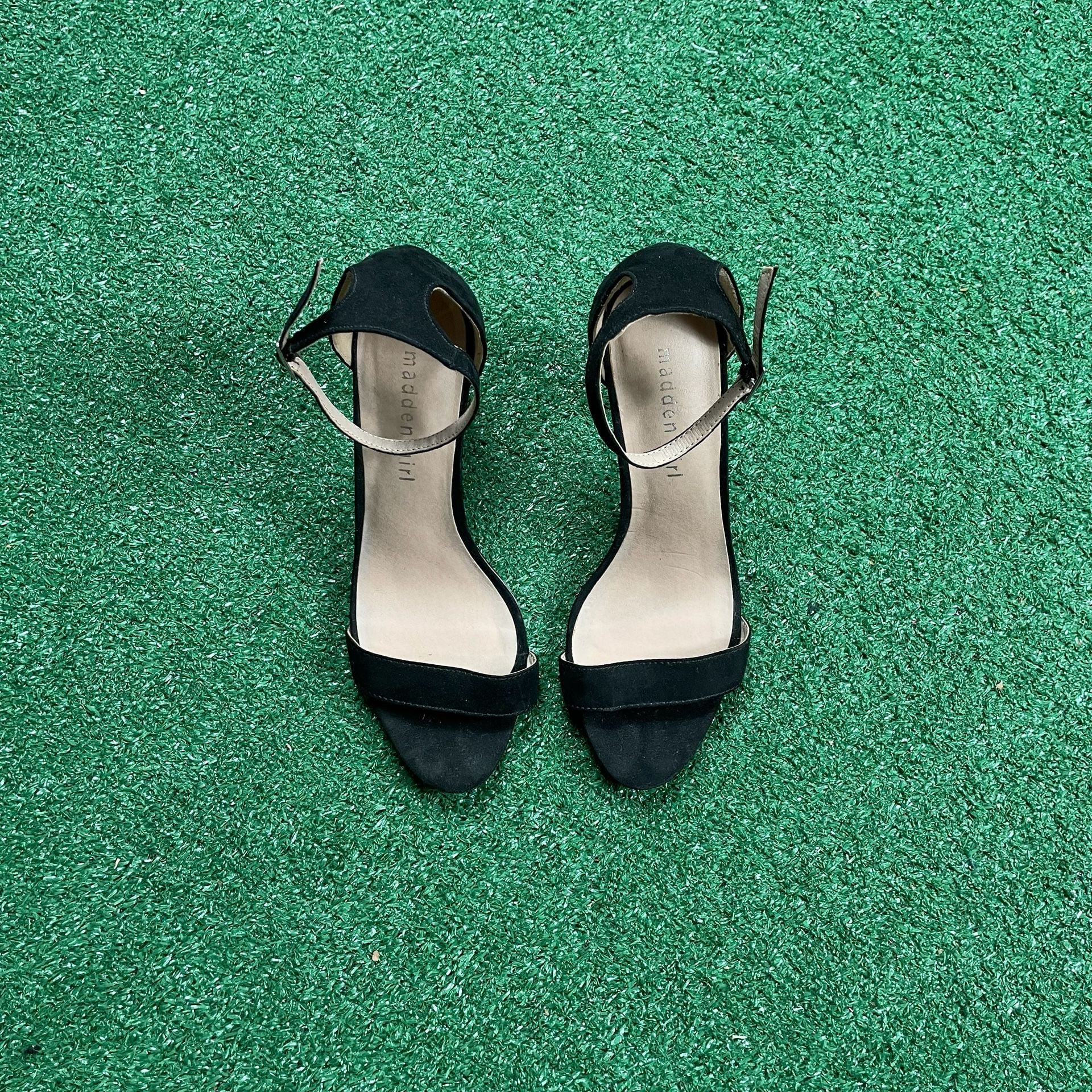 Madden Girl Beella Size 8 Black Suede Block Heel Sandals 4