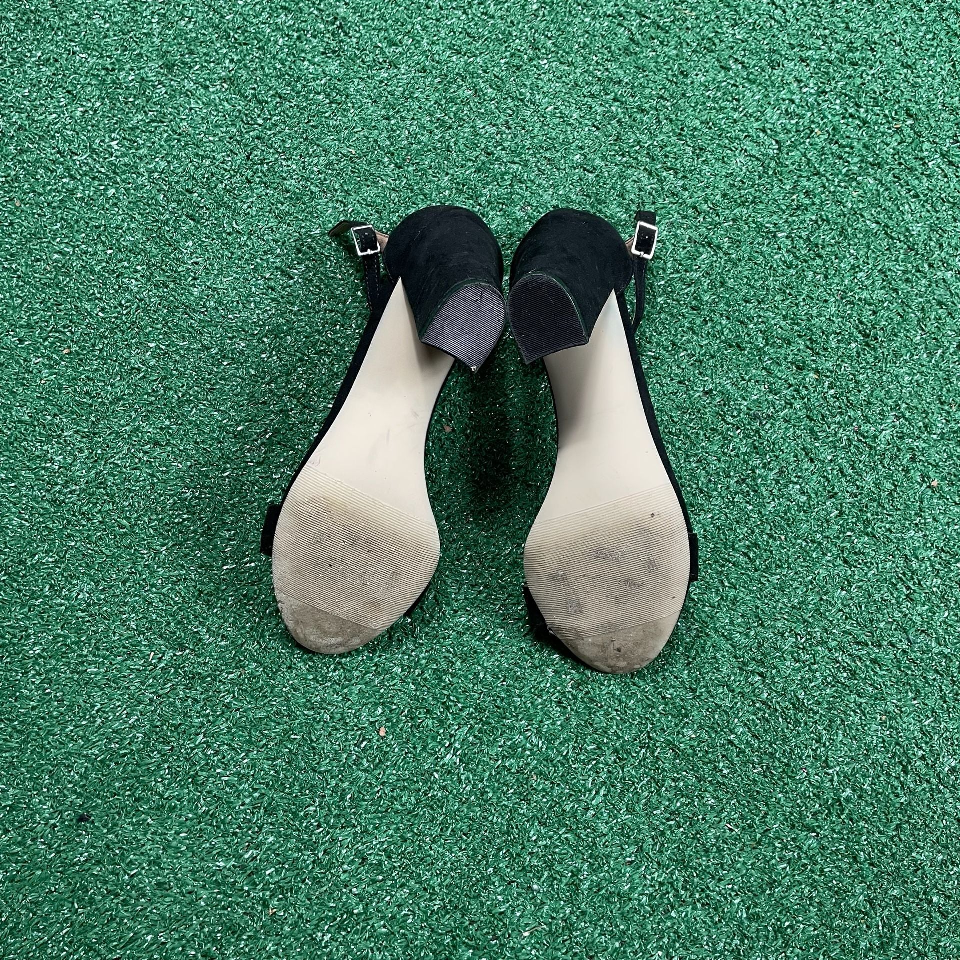 Madden Girl Beella Size 8 Black Suede Block Heel Sandals 6