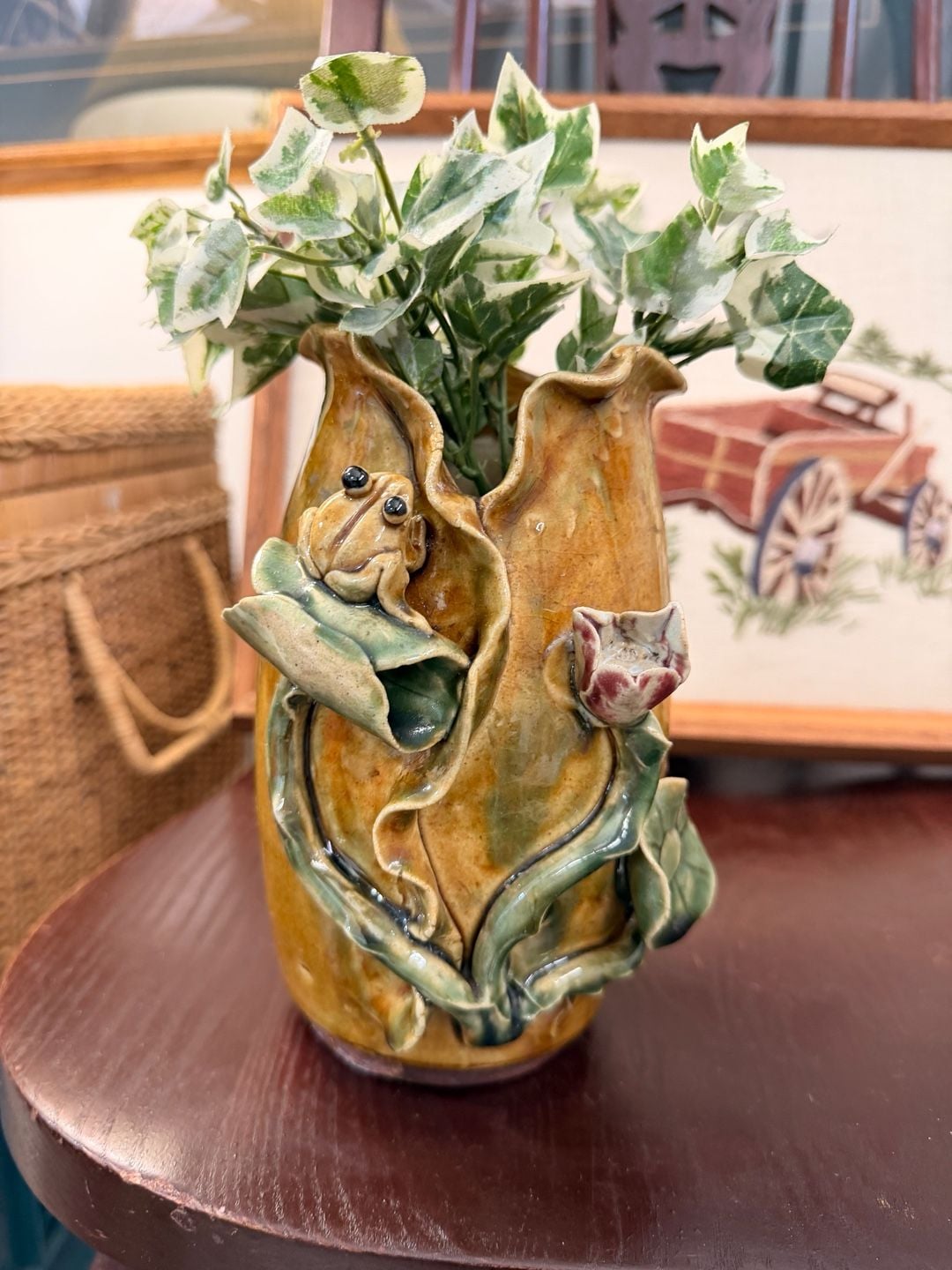 VTG Majolica Style Frog Vase 3D Art Pottery Lily Pad Lotus Flower Ruffled Rim
1