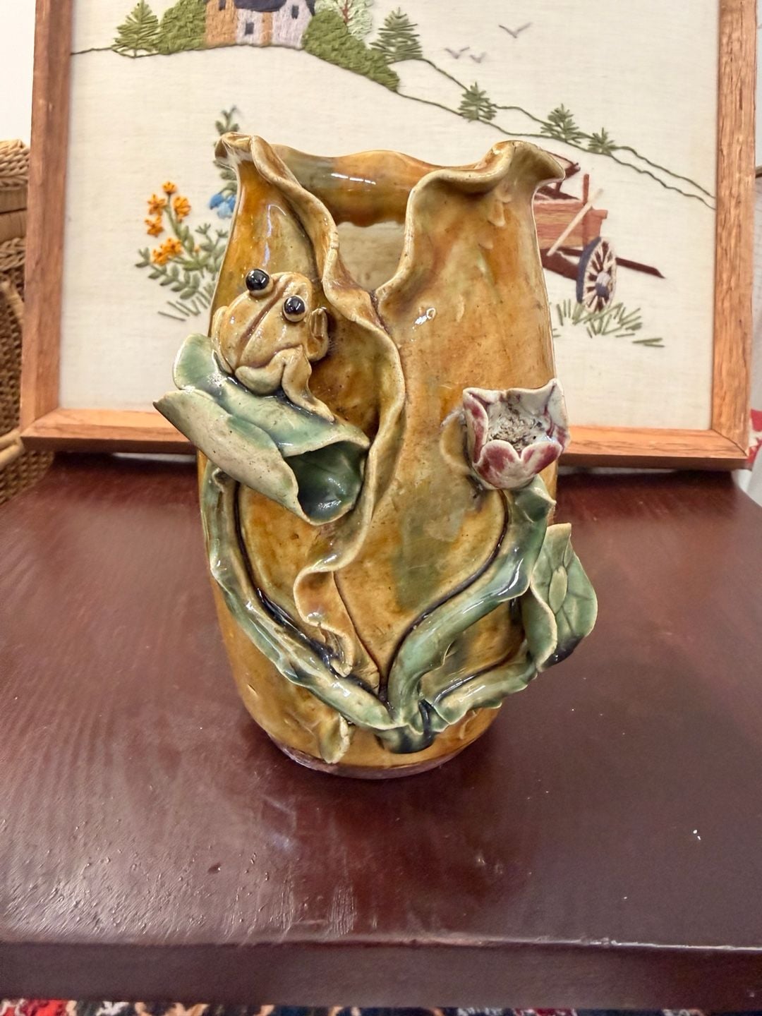 VTG Majolica Style Frog Vase 3D Art Pottery Lily Pad Lotus Flower Ruffled Rim
3