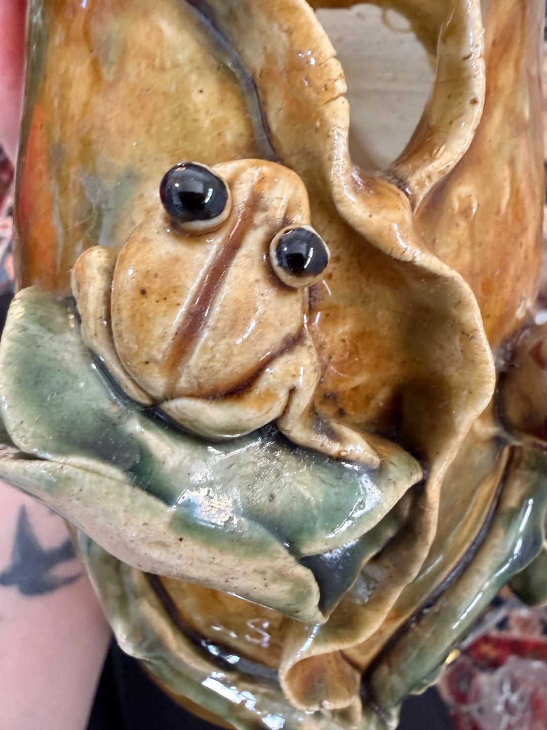 VTG Majolica Style Frog Vase 3D Art Pottery Lily Pad Lotus Flower Ruffled Rim
4