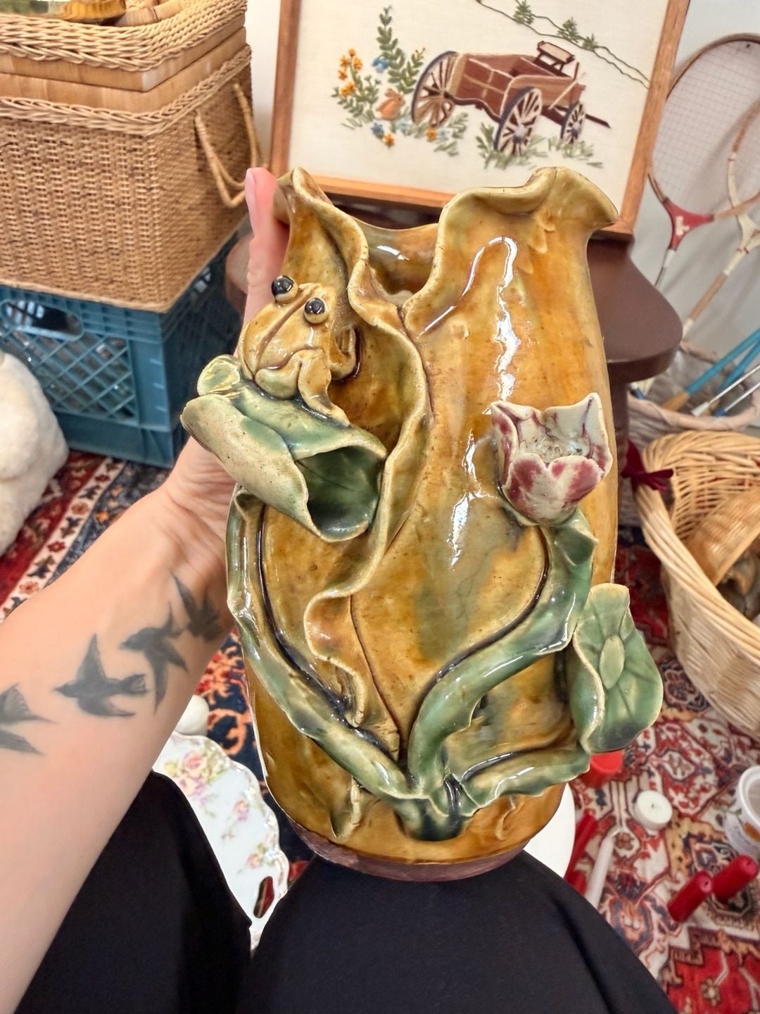VTG Majolica Style Frog Vase 3D Art Pottery Lily Pad Lotus Flower Ruffled Rim
7