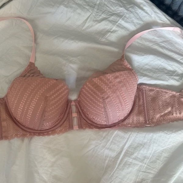 Victoria's Secret Lined Plunge Bra Size 34D Pink Lace