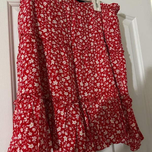 Skies Are Blue Floral Tiered Skirt Size M Red White Ruffle