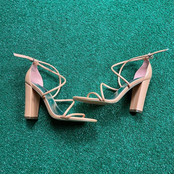 Nine West Strappy Heeled Sandal Size 9M Peach Nude Block Heel