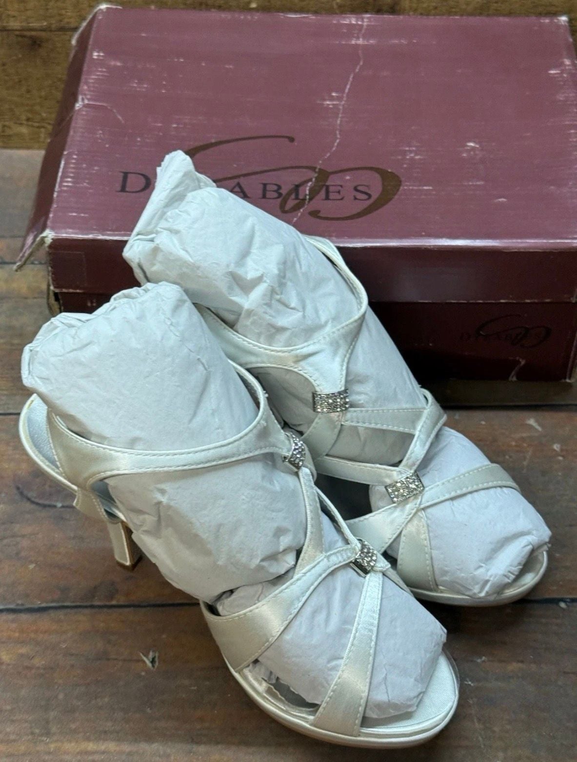 Dyeables Claire Size 7.5 D White Satin Rhinestone Wedding Heels 1