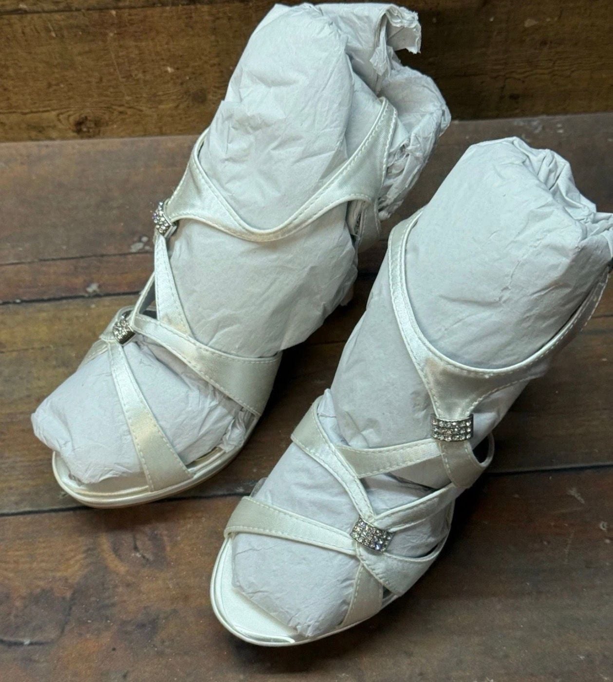 Dyeables Claire Size 7.5 D White Satin Rhinestone Wedding Heels 3