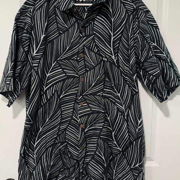 Black Tropical Leaf Hawaiian Aloha Button Up Resort Shirt Men’s XXL