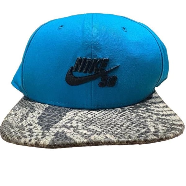 Nike SB Icon Pro Snapback Hat One Size Blue Black Snake Print