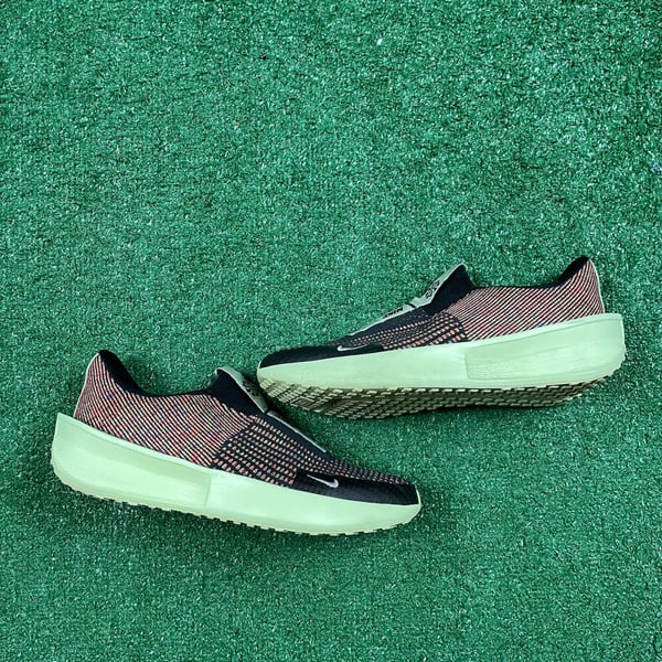 Nike Interact Run EasyOn SE Size 11 Black Barely Volt