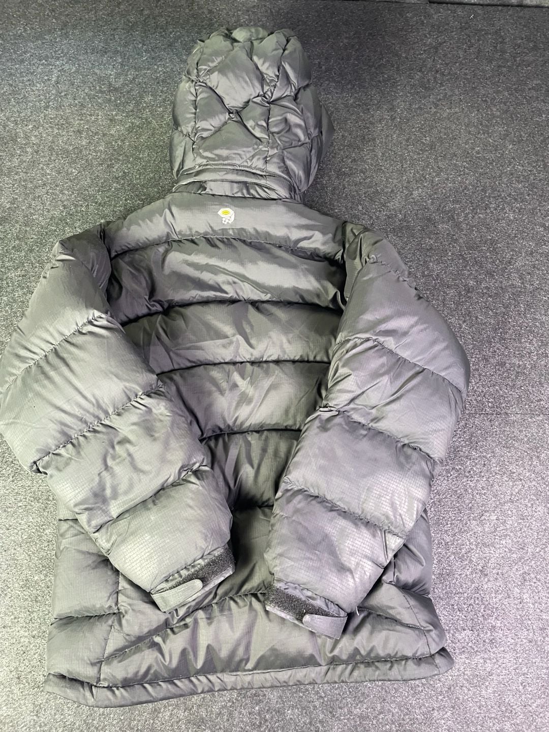 Mountain Hardwear Puffer Jacket Size XS Black Down Hooded 9