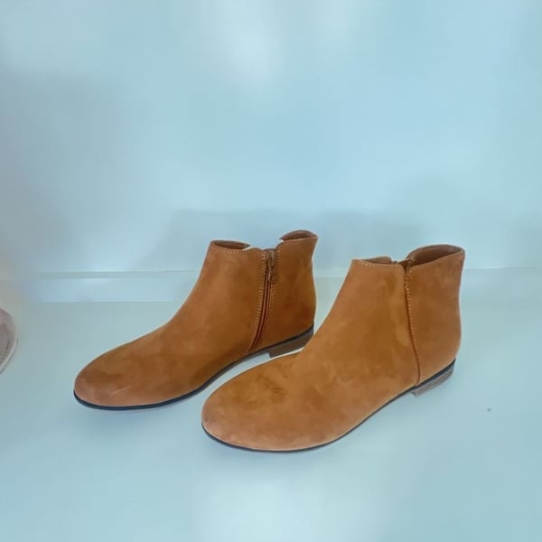 Cat & Jack Boots Girls Sz 5 Opal Brown Booties Zipper *Flaw