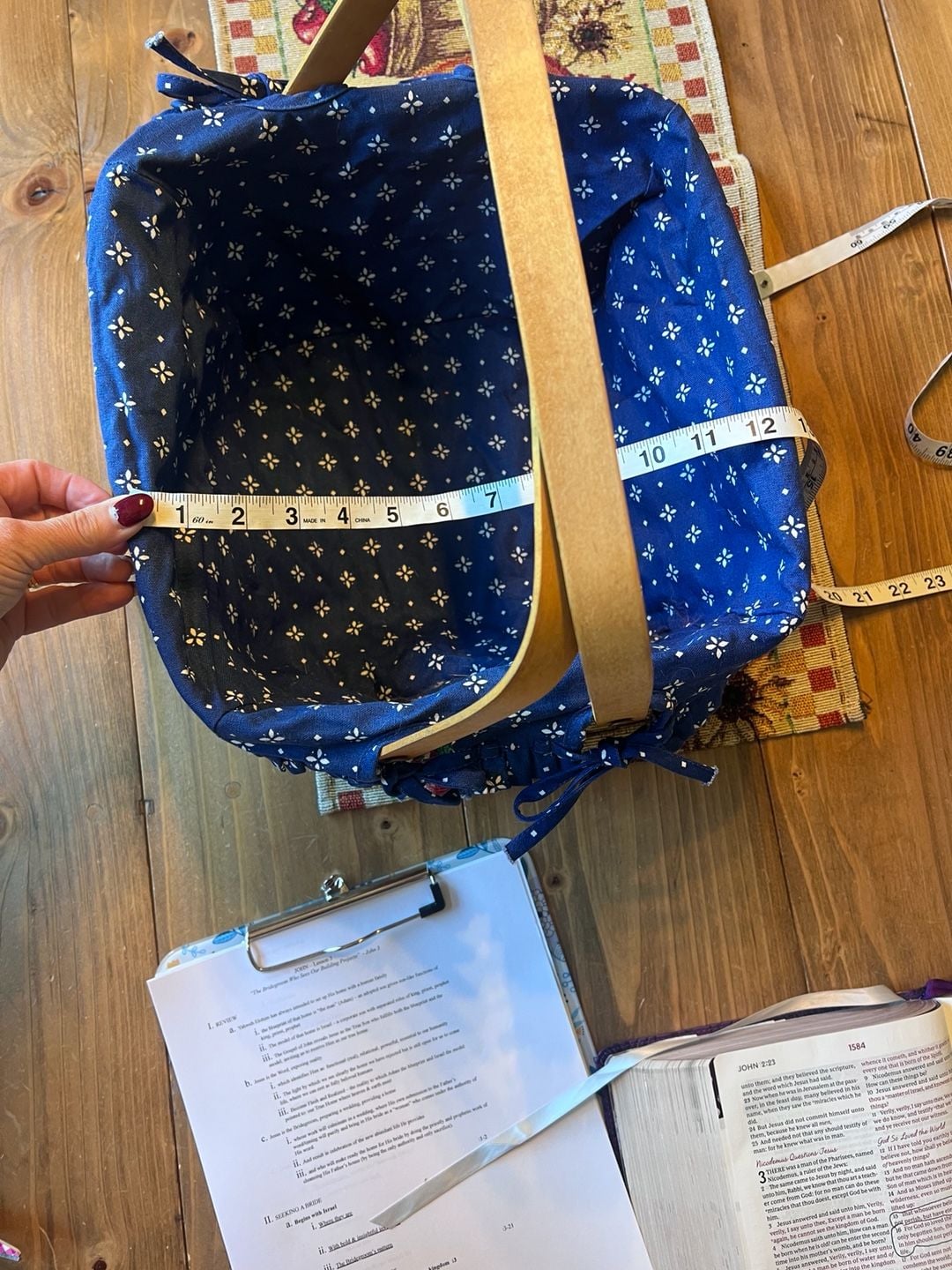 Longaberger Handwoven Picnic Basket With Blue Floral Liner 7