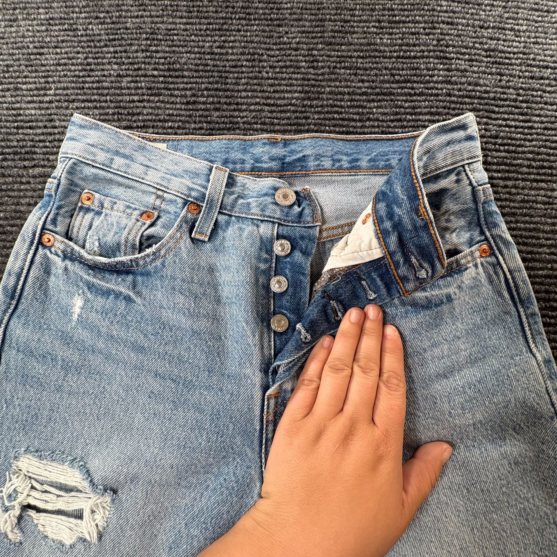 Levi's 501 Original Distressed Light Wash Jeans 6