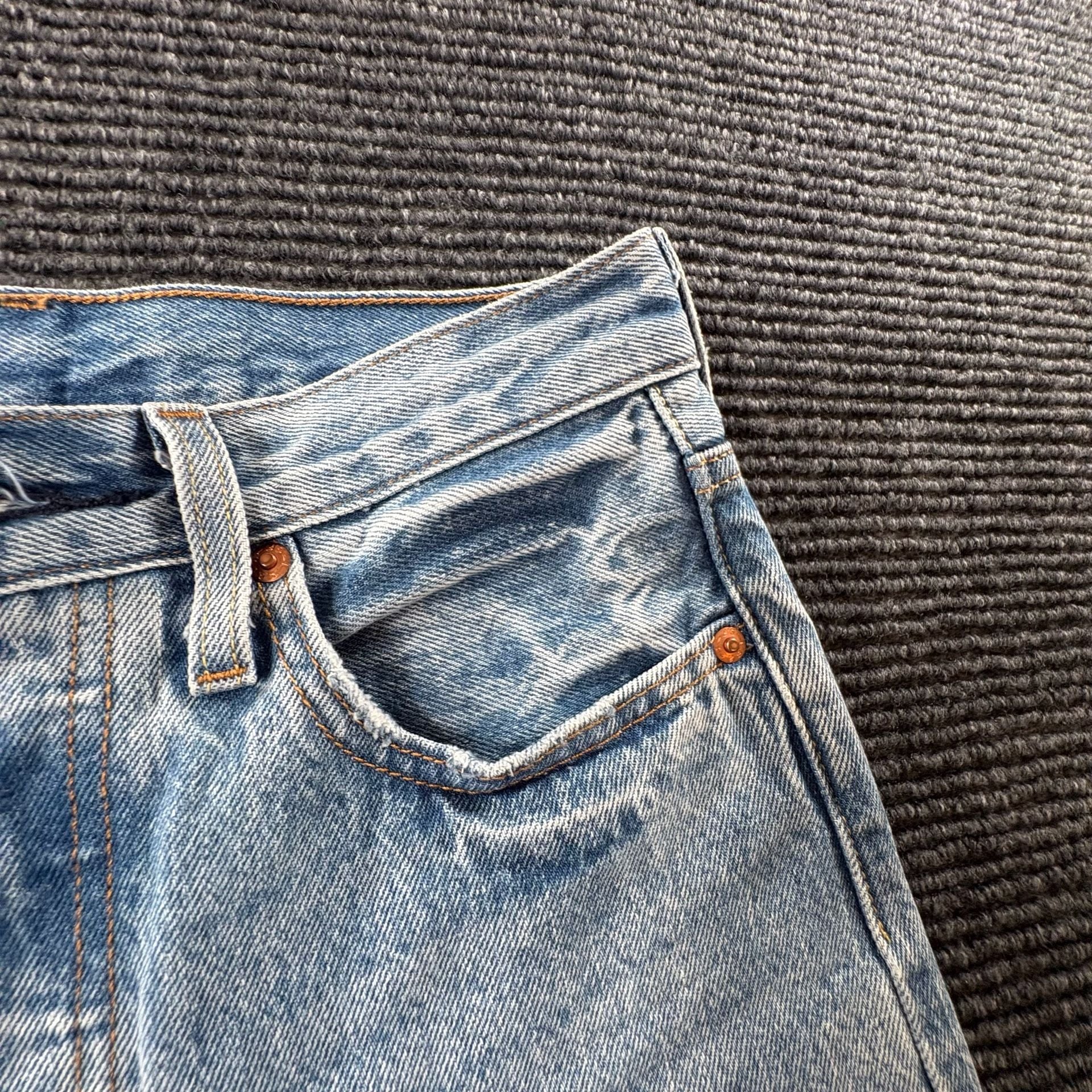 Levi's 501 Original Distressed Light Wash Jeans 8