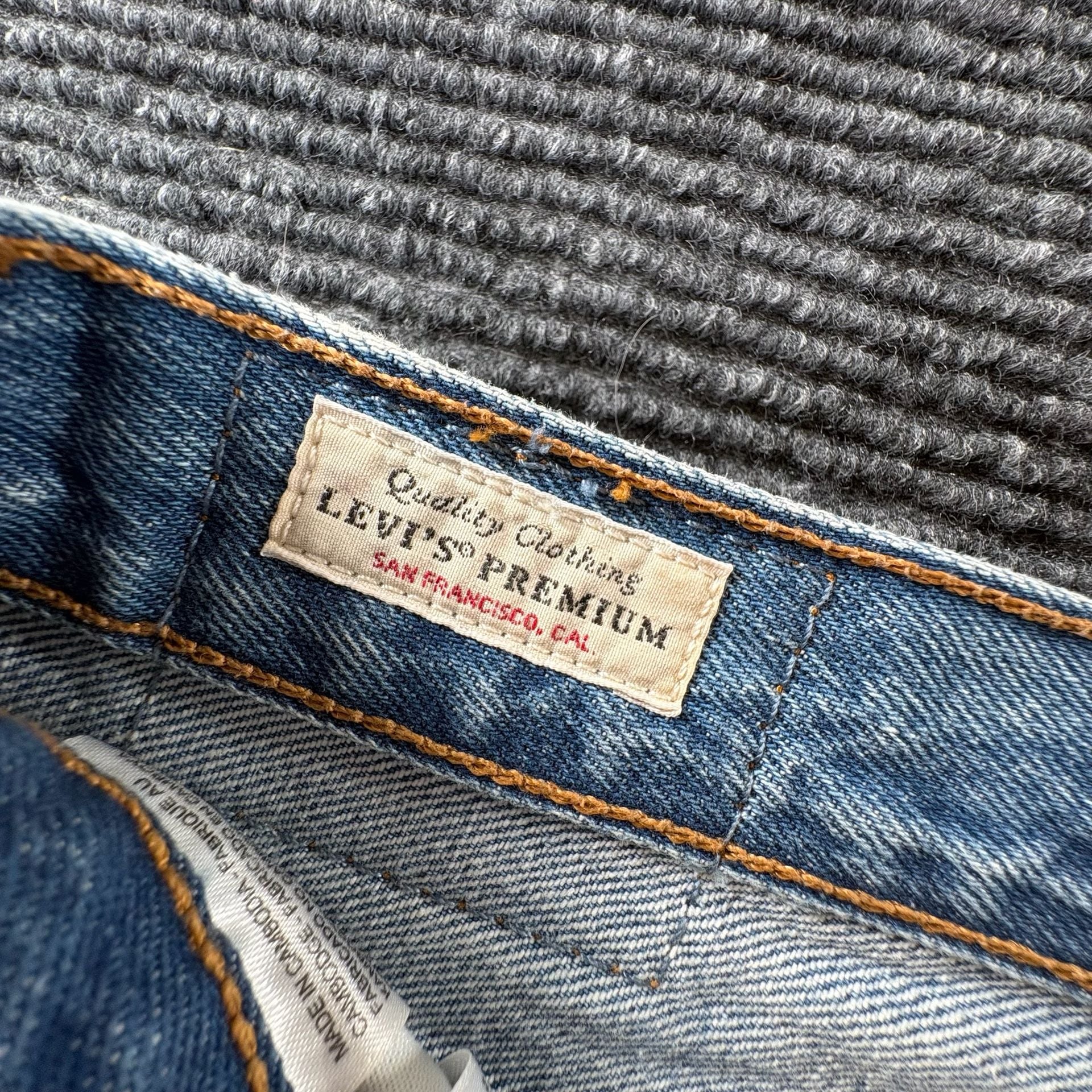 Levi's 501 Original Distressed Light Wash Jeans 9