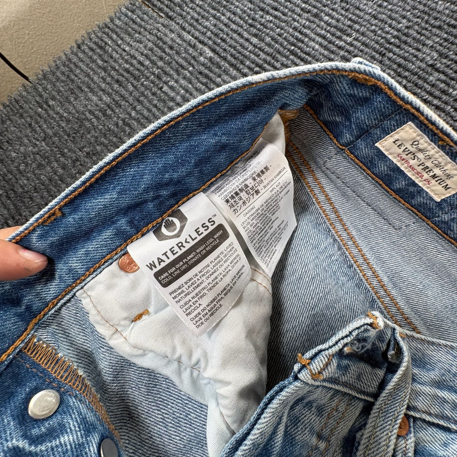 Levi's 501 Original Distressed Light Wash Jeans 10
