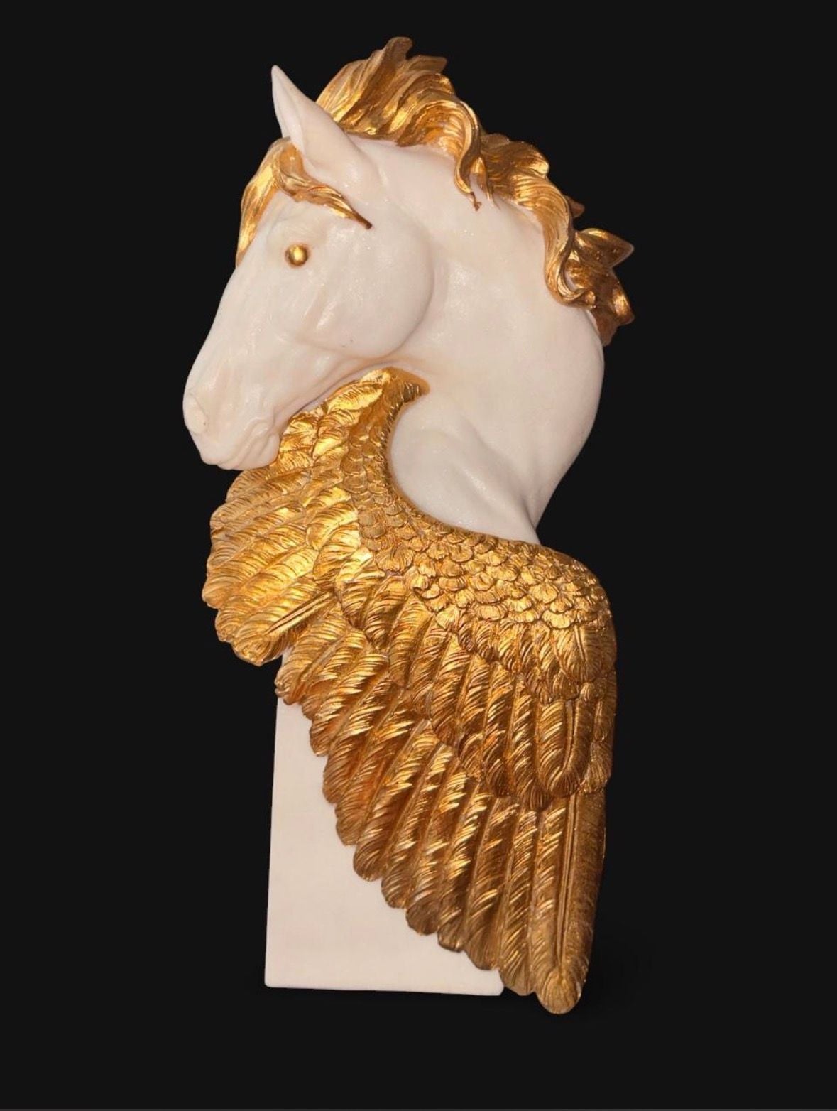 Rivoli Polyresin Feathered Horse Head Figurine 1