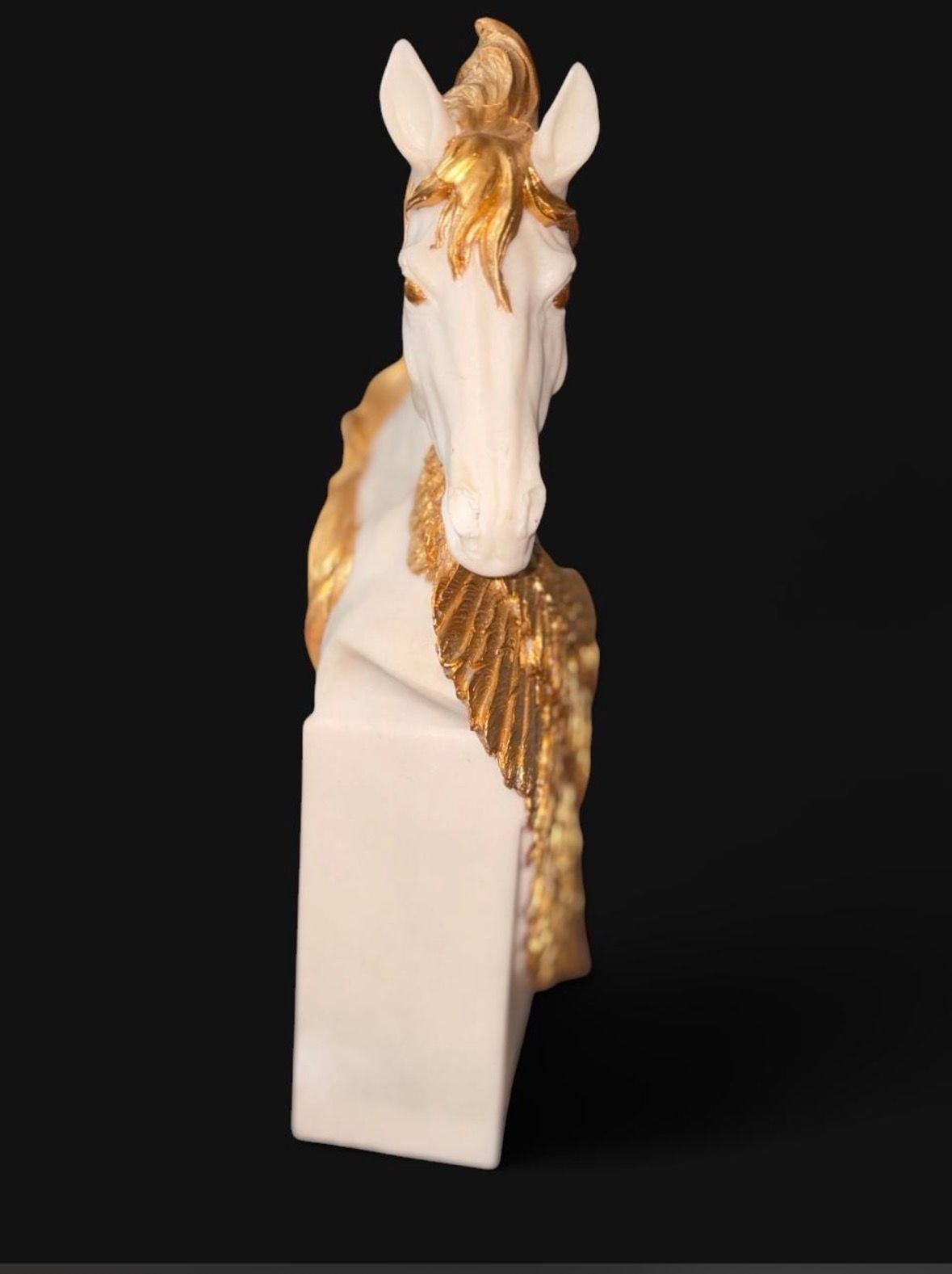 Rivoli Polyresin Feathered Horse Head Figurine 4