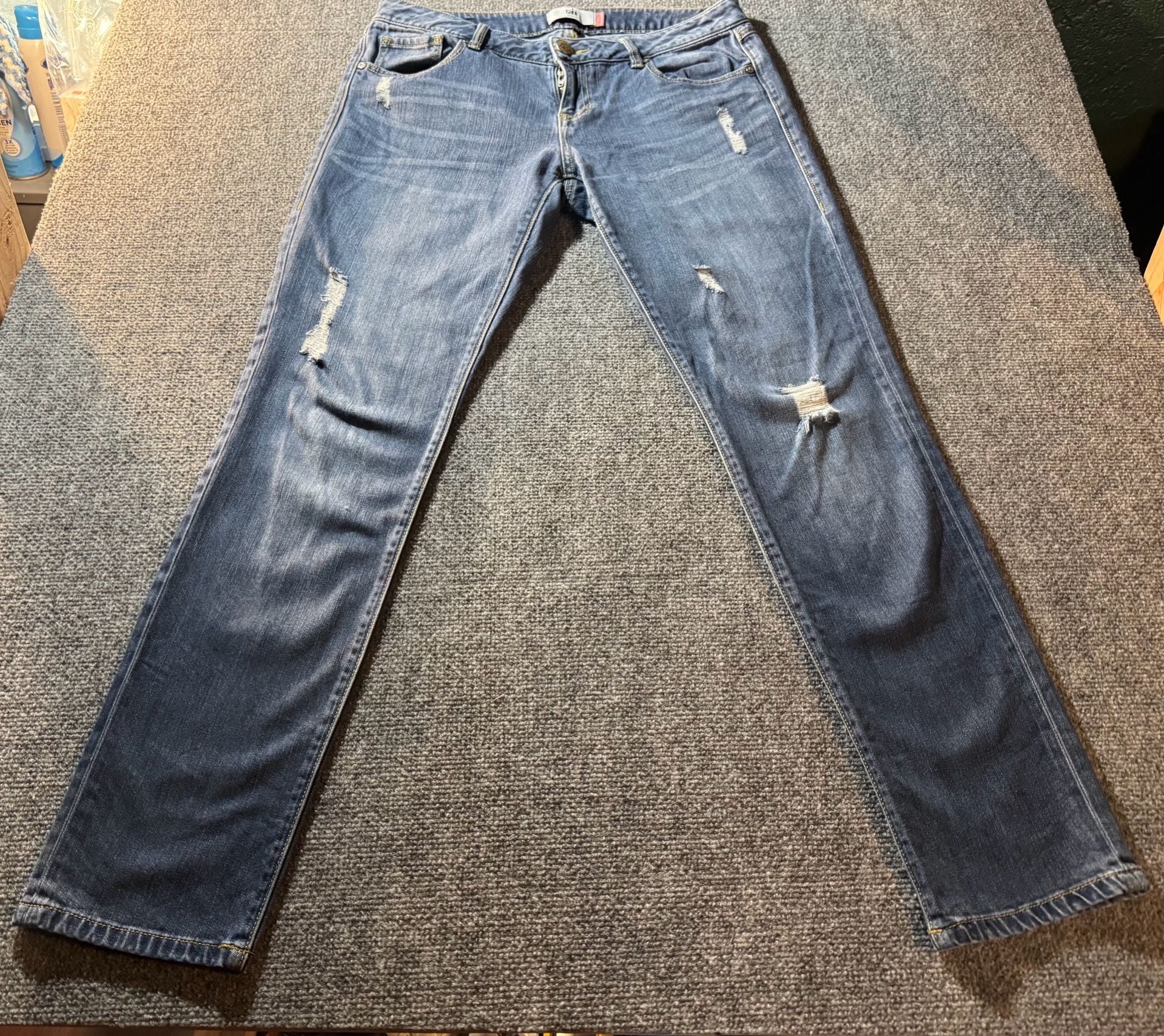 Cabi Slim Boyfriend Jeans Size 8 Distressed Blue Denim 2