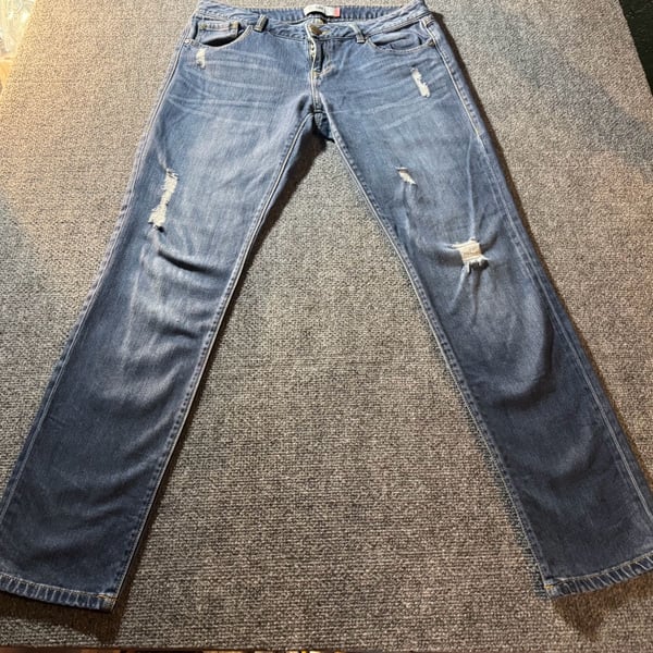 Cabi Slim Boyfriend Jeans Size 8 Distressed Blue Denim