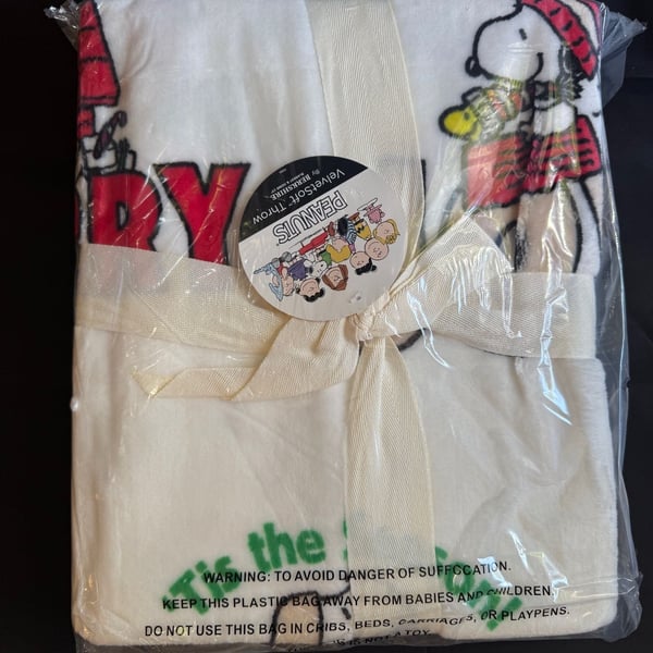 Peanuts Berkshire VelvetSoft Throw Blanket Tis The Season Snoopy Christmas