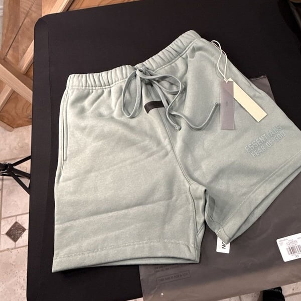 Fear of God Essentials Sweatshort Size XS Sycamore