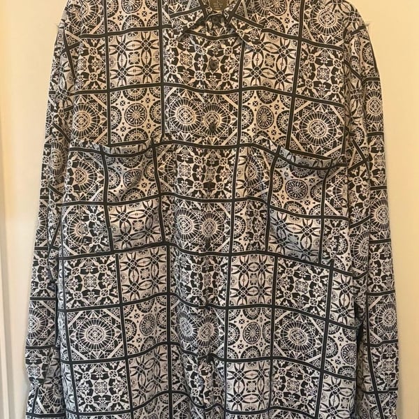 VTG 90’s Generra Reserve 100% Silk Shirt Size L Black White Medallion Print