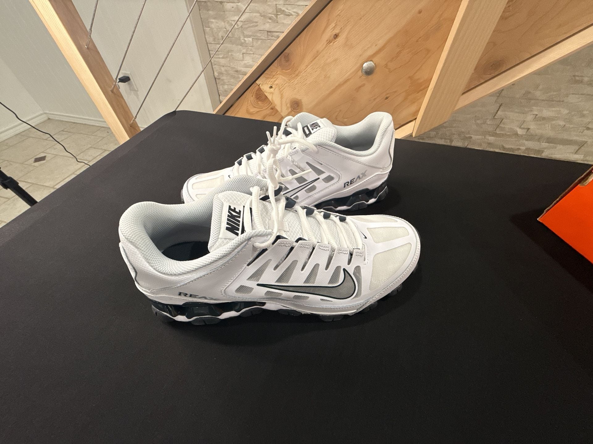 Nike Reax 8 TR Mesh Size 10.5 White Metallic Silver 2