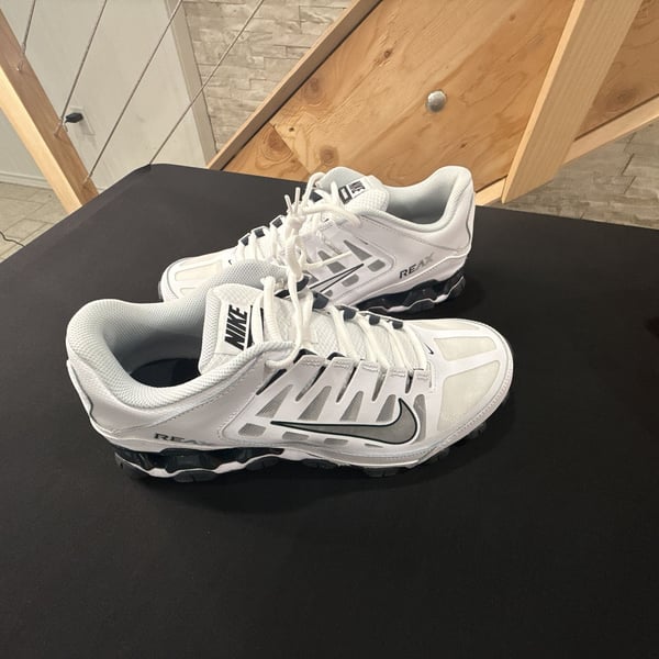 Nike Reax 8 TR Mesh Size 10.5 White Metallic Silver